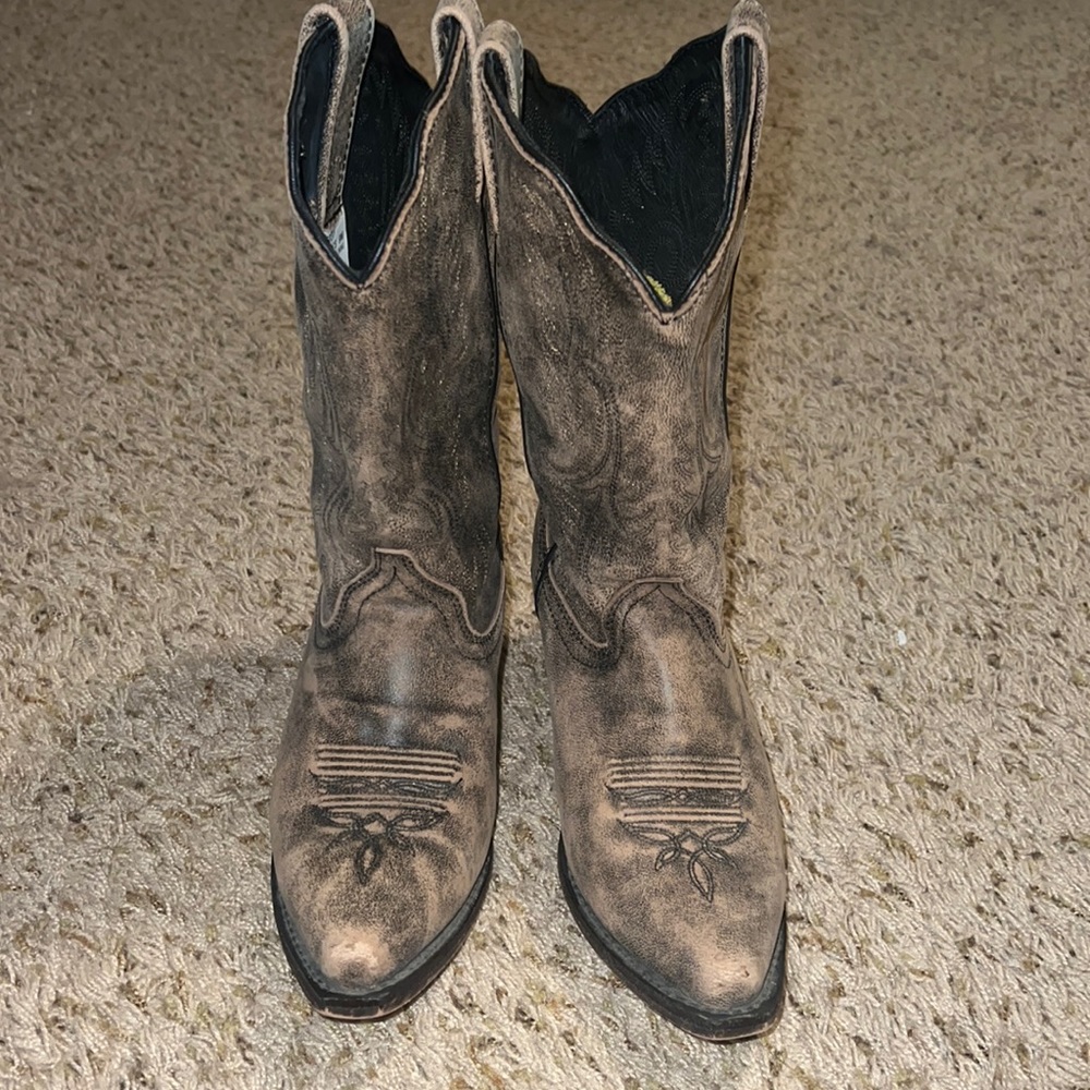 EUC - Rockin’ Country - True Cowboy boots - no signs of wear or tear - worn 3X